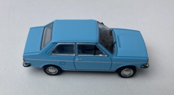 Premium Classiixxs 1:87 Volkswagen Derby I 1977 lichtblauw in windowbox