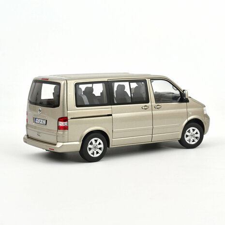 Norev 1:18 Volkswagen Multivan 2003 Wheat Beige metallic. Levering 05-2026