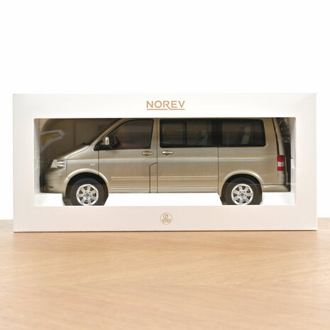 Norev 1:18 Volkswagen Multivan 2003 Wheat Beige metallic. Levering 05-2026