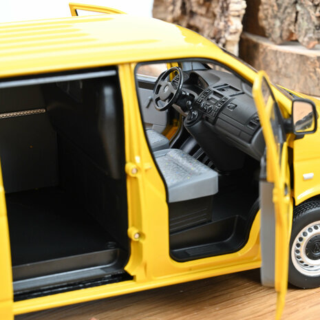 Norev 1:18 Volkswagen Transporter 2003 - Deutsche Post geel - Levering 05-2026