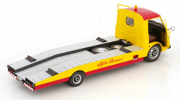 Mitica 1:18 Alfa Romeo A12 (F12) - ALfa Romeo Assistenza Clienti Sportivi - sleepwagen 1977 geel/rood excl. lading
