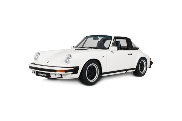 GT Spirit 1:8 Porsche 911 3.2 Targa Grand Prix white 1984 in vitrine. Levering 01-2027