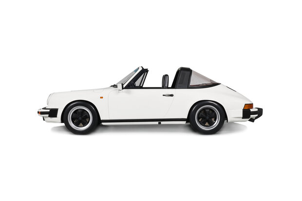 GT Spirit 1:8 Porsche 911 3.2 Targa Grand Prix white 1984 in vitrine. Levering 01-2027