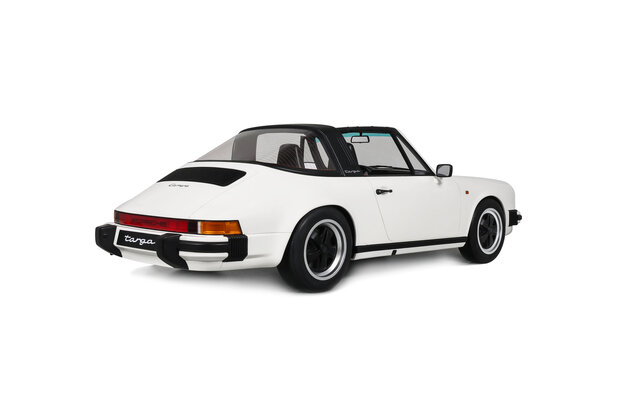 GT Spirit 1:8 Porsche 911 3.2 Targa Grand Prix white 1984 in vitrine. Levering 01-2027