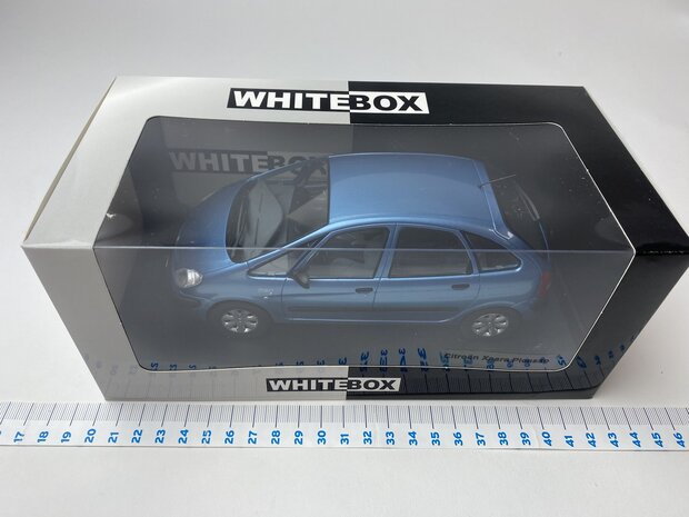 Whitebox 1:24&nbsp;Citroen Xsara Picasso 1999 lichtblauw
