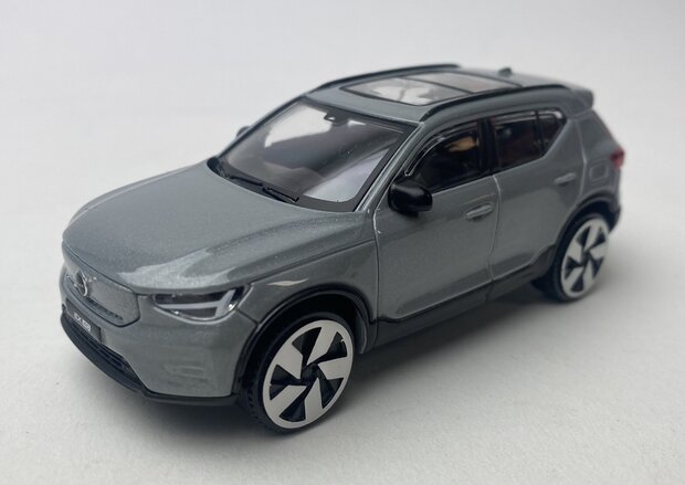Bburago 1:43 Volvo EX40  licht grijs