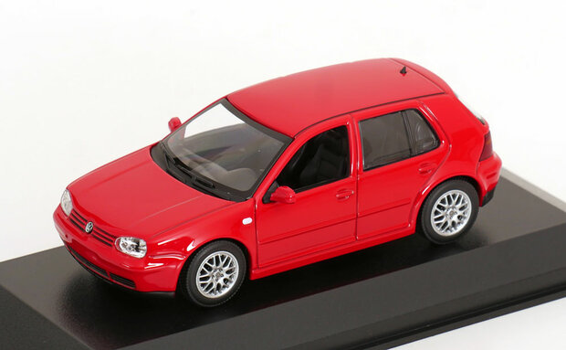 Maxichamps 1:43 Volkswagen Golf 4 rood 1999