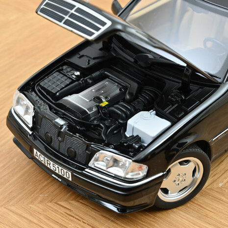Norev 1:18 Mercedes Benz C36 AMG 1993 Obsidian Black metallic met 6 openingen