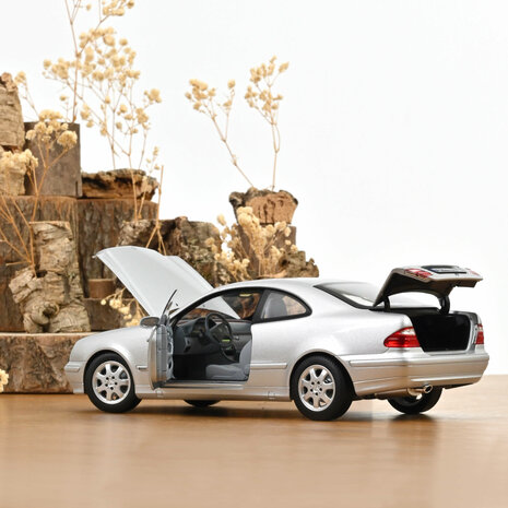 Norev 1:18 Mercedes Benz CLK Class 2000 Brillant Silver. Levering 10-2026