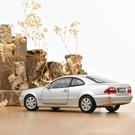 Norev 1:18 Mercedes Benz CLK Class 2000 Brillant Silver. Levering 10-2026