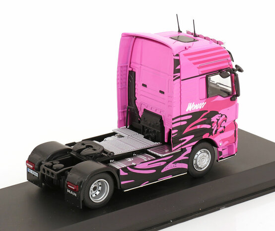 Atlas 1:43 MAN GTX Woman 2014 pink in blisterverpakking
