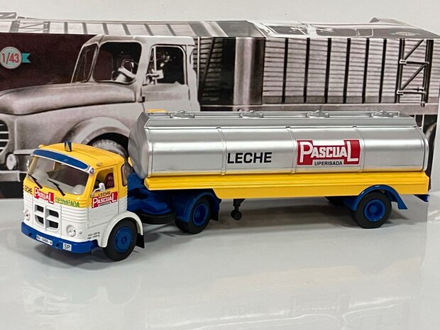 Atlas 1:43 Pegaso Comet 2030 Tanker Truck Leche Pascual Upersada 1966 geel met zilver