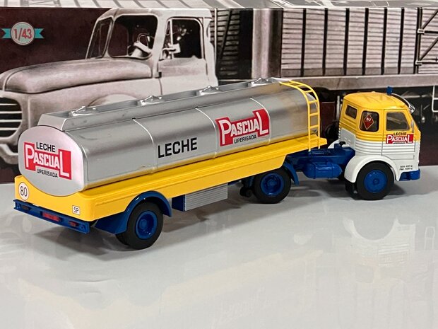 Atlas 1:43 Pegaso Comet 2030 Tanker Truck Leche Pascual Upersada 1966 geel met zilver