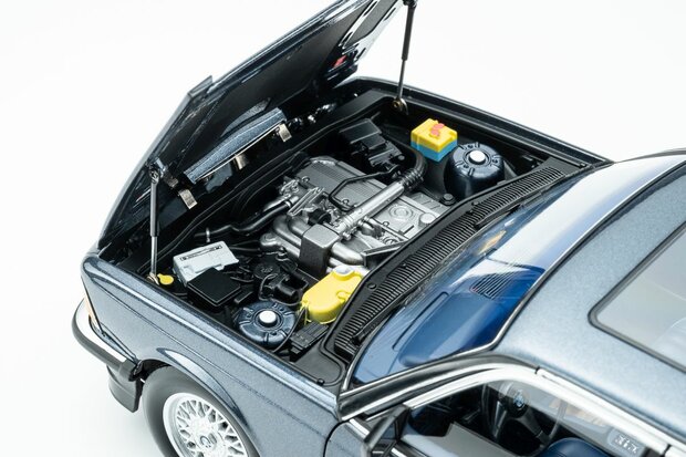 Touring Modelcars 1:18 BMW 745i E23 1984 arcti blue metalic. Verwaccht 11-2026