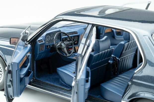 Touring Modelcars 1:18 BMW 745i E23 1984 arcti blue metalic. Verwaccht 11-2026