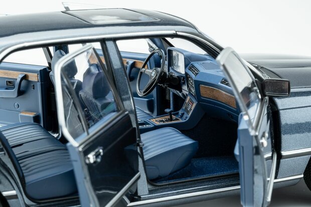 Touring Modelcars 1:18 BMW 745i E23 1984 arcti blue metalic. Verwaccht 11-2026