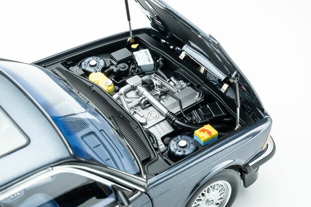 Touring Modelcars 1:18 BMW 745i E23 1984 arcti blue metalic. Verwaccht 11-2026