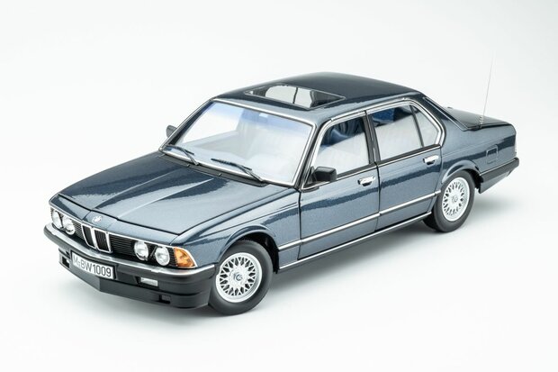 Touring Modelcars 1:18 BMW 745i E23 1984 arcti blue metalic. Verwaccht 11-2026