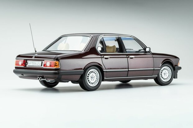 Touring Modelcars 1:18 BMW 745i E23 1984 Burgundy red metalic. Verwacht 11-2026