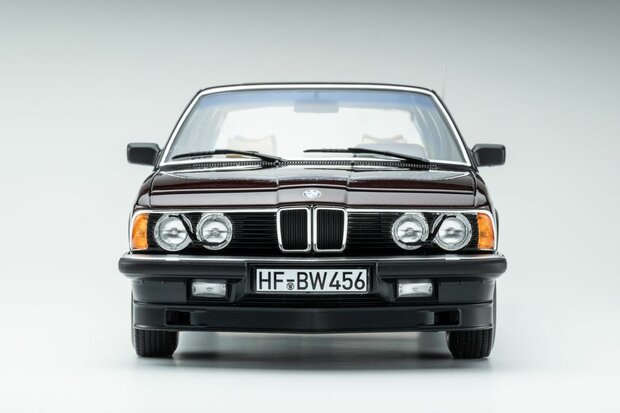 Touring Modelcars 1:18 BMW 745i E23 1984 Burgundy red metalic. Verwacht 11-2026