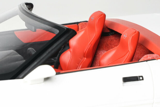 GT Spirit 1:18 Chevrolet Corvette C4 Convertible Arctic white 1995