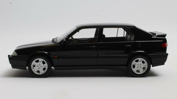 Cult Models 1:18 Alfa Romeo 33 S QV Permanent 4 black 1991