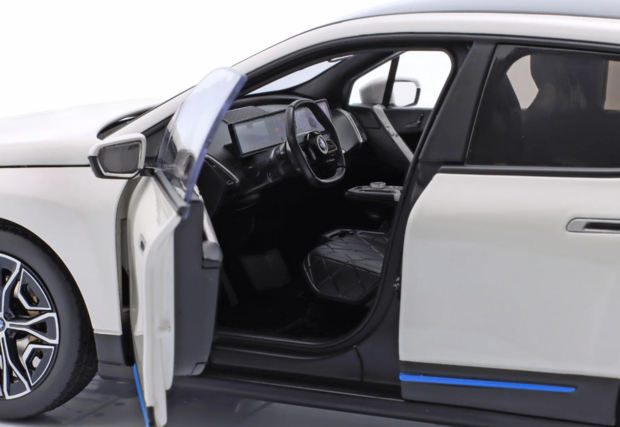 Minichamps 1:18 BMW iX (I20) wit metallic 2022