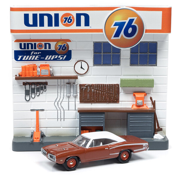 Johnny Lightning 1:64 Dodge Super Bee (dr007) 1970 With Union 76 Interior Service Station, orange 