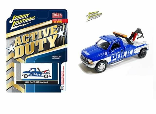 Johnny Lightning 1:64 Ford F-450 Tow Truck Police blauw wit. Active Duty