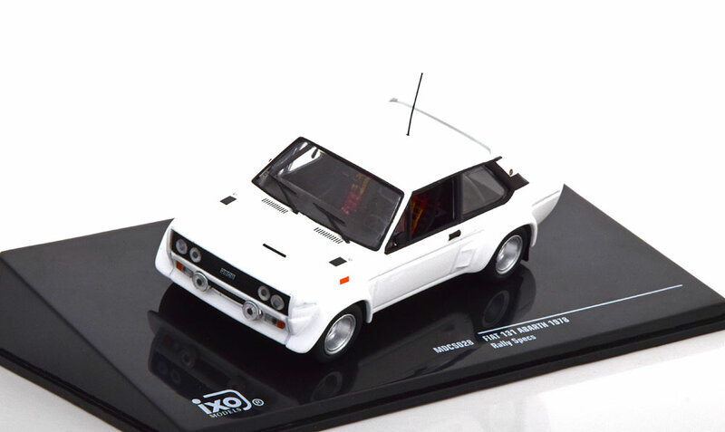 IXO 1:43 Fiat Abarth 131 Rally Specs 1978 wit Plain Body Version met extra velgen