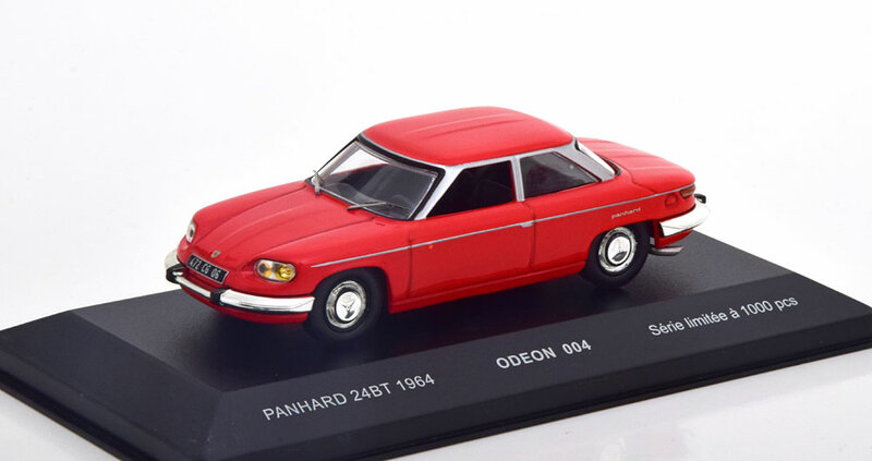 Odeon 1:43 Panhard 24 BT 1964 rood, product by IXO