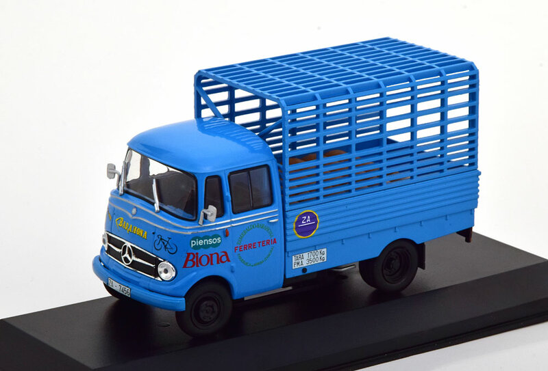 Atlas 1:43 Mercedes Benz L319D Piensos Biona 1953 blauw in blisterverpakking