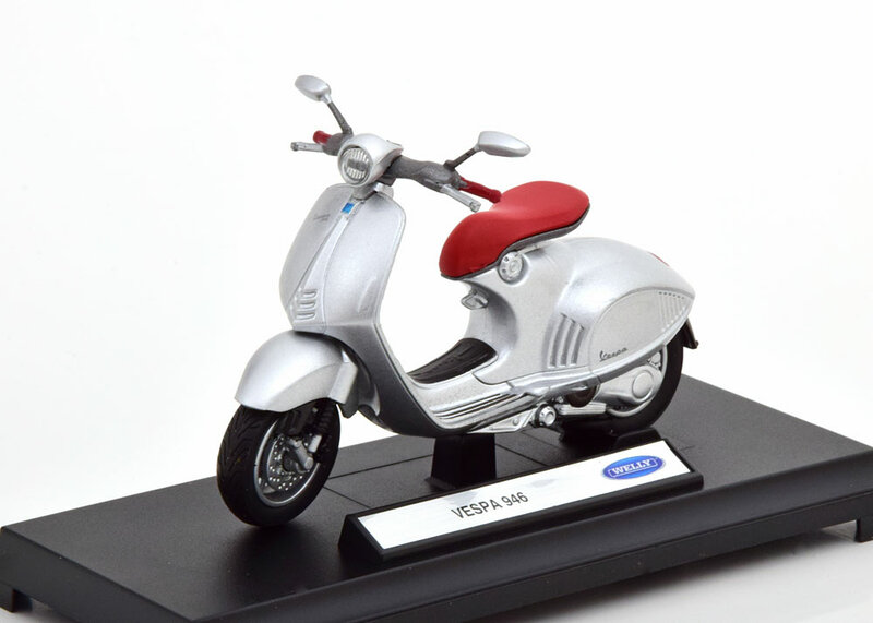 Welly 1:18 Vespa 946 2014 zilver rood