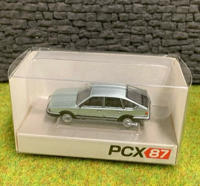 Premium Classixxs 1:87 Volkswagen Passat B2 1985 zilver