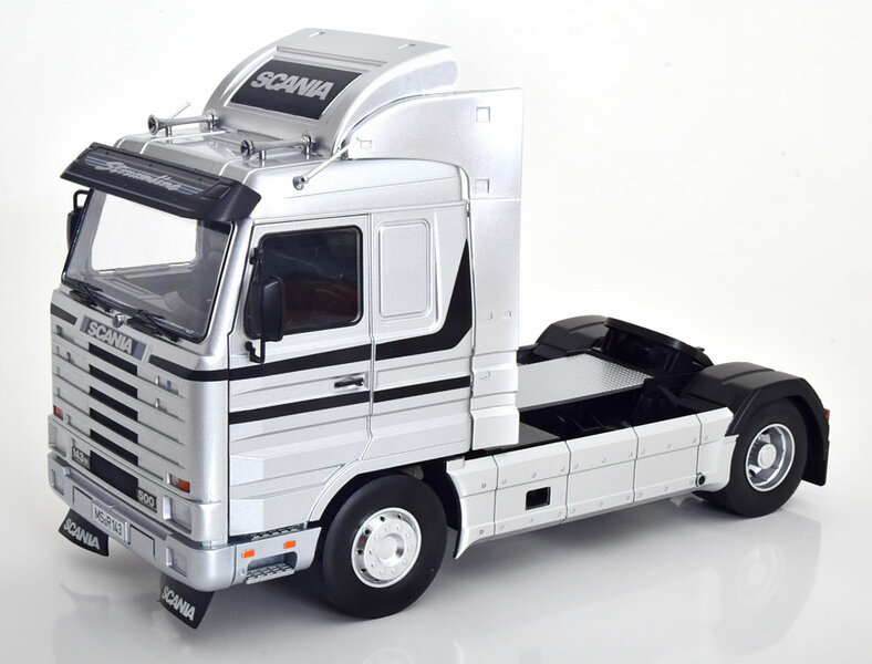 Road Kings 1:18 Scania 143 Streamline 1995 zilver, trekker