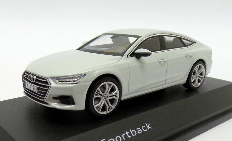 iScale 1:43 Audi A7 Sportback - Glacier White 2017 in dealerverpakking