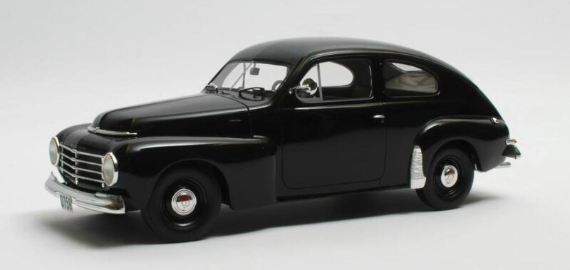 Cult models 1:18 Volvo PV444 black 1952