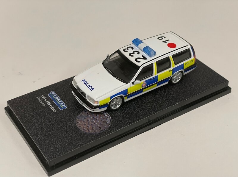 Tarmac 1:64 Volvo 850 police car England / Great Britain / United Kingdom, Hobby64 