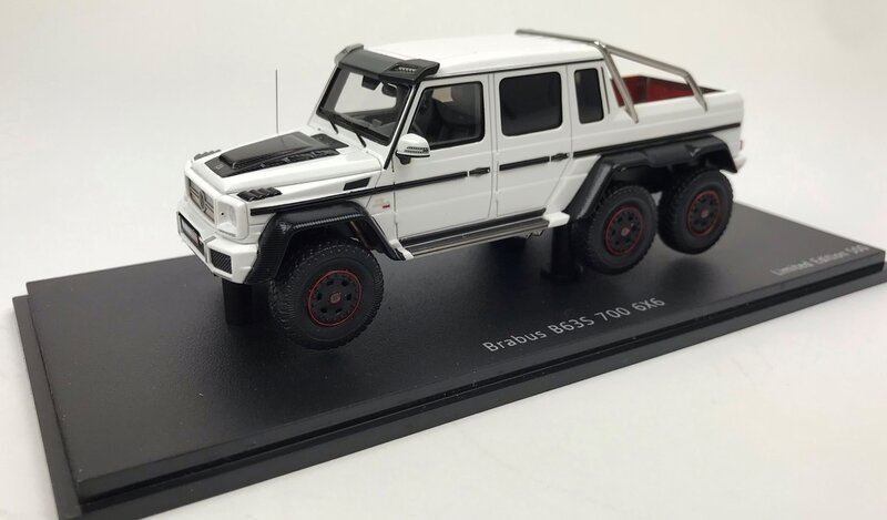 Schuco 1:43 Brabus B63 S 700 6x6 wit,  Pro.R 43