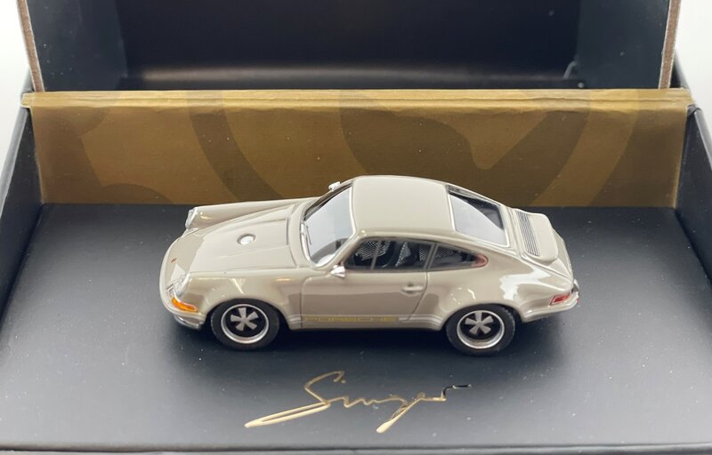 Tesuma 1:64 Porsche 964 Restomod Resin Series 1989-1994 ashley grey in luxe verpakking