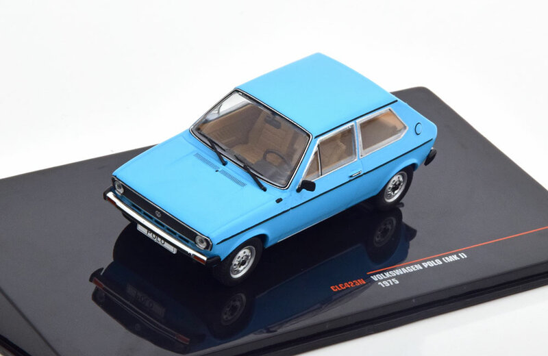 IXO 1:43 Volkswagen Polo MK II 1975 lichtblauw