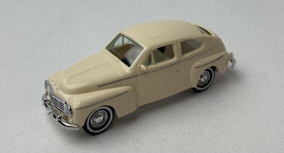 Busch 1:87 Volvo 544 Limousine cream