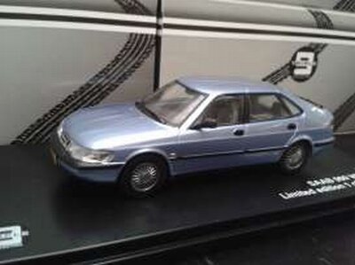 Triple9 Collection 1:43 Saab 900 V6 1994 zilver blauw