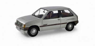 Vanguards 1:43 Vauxhall Nova 1.2 Swing zilver