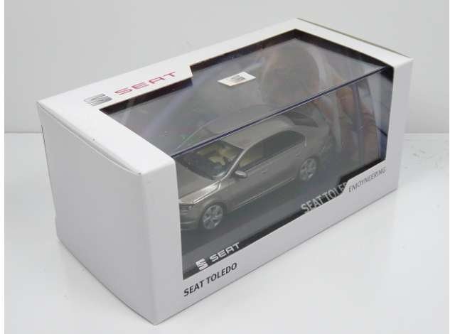 Seat Collection 1:43 Seat Toledo IV zilvergrijs in dealer verpakking