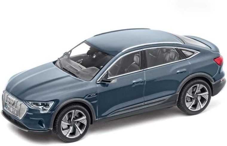 IScale 1:43 Audi E-Tron Sportback 2020 Plasma blauw, in dealer verpakking