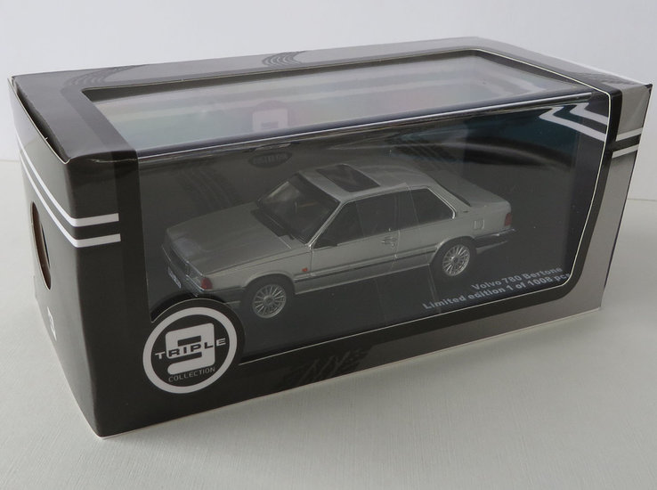 Triple9 1:43 Volvo 780 Bertone 1987 zilver