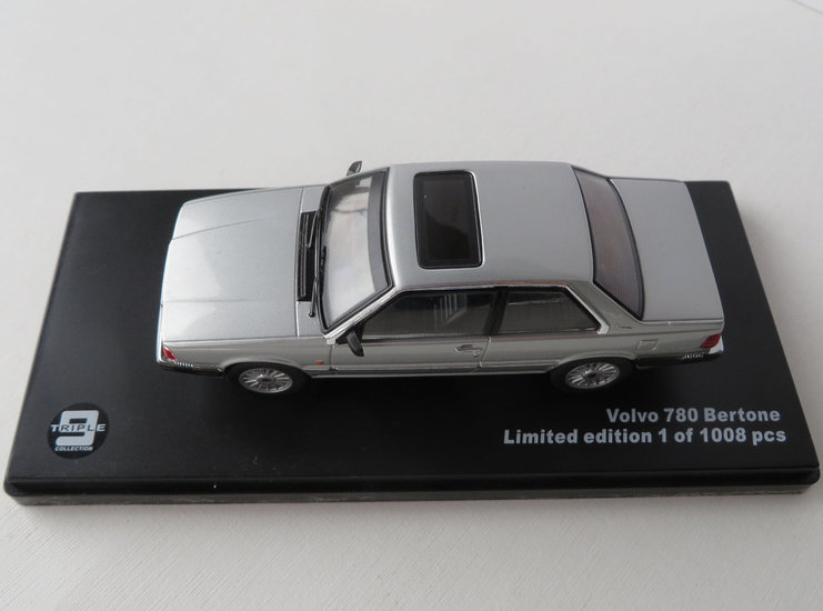 Triple9 1:43 Volvo 780 Bertone 1987 zilver