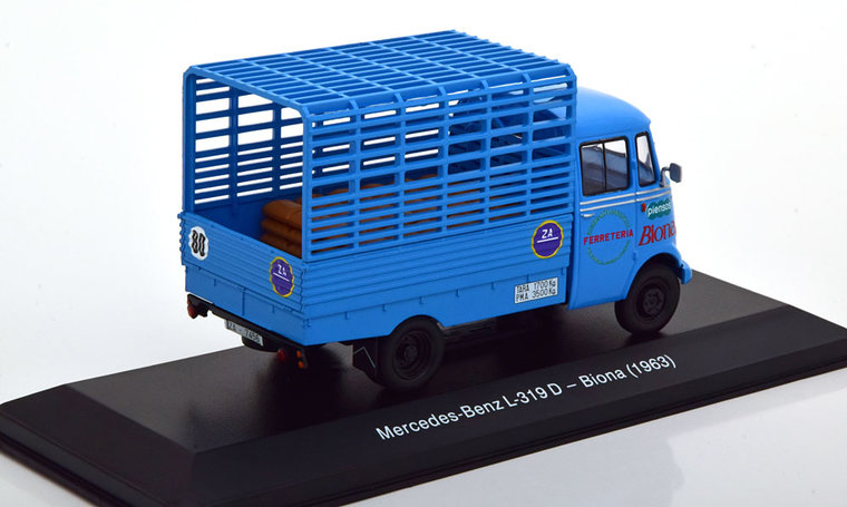 Atlas 1:43 Mercedes Benz L319D Piensos Biona 1953 blauw in blisterverpakking