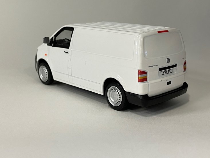 Cararama 1:43 Volkswagen T5 2010 wit